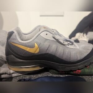 Men's Size 9 Nike sneakers